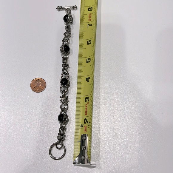 🌟SOLD🌟 Silver bracelet w/ black stone accents & toggle closure. - Picture 4 of 6